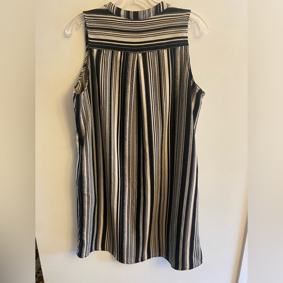 Lush Large V Neck Tunic Dress Pockets - Picture 2 of 7